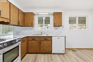 52890 NW 7th St, Scappoose, OR 97056 - Photo 9