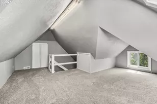 1067 Oak St, Silverton, OR 97381 - Photo 33