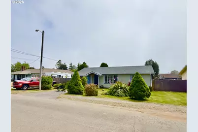 321 Maple St, Brookings, OR 97415 - Photo 1