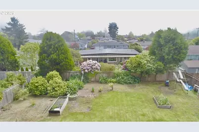 321 Maple St, Brookings, OR 97415 - Photo 27