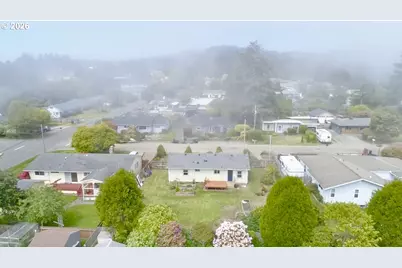 321 Maple St, Brookings, OR 97415 - Photo 25