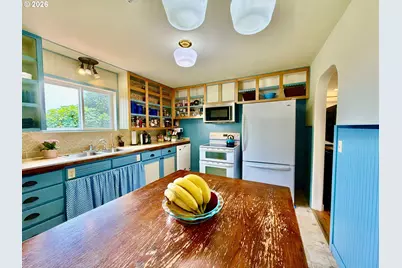 321 Maple St, Brookings, OR 97415 - Photo 9