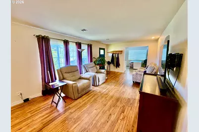 321 Maple St, Brookings, OR 97415 - Photo 15
