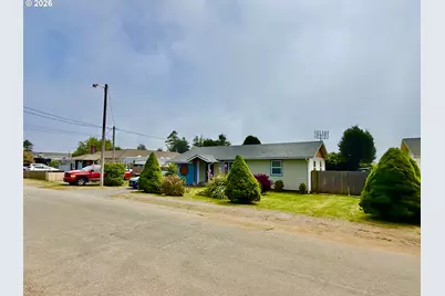 321 Maple St, Brookings, OR 97415 - Photo 3