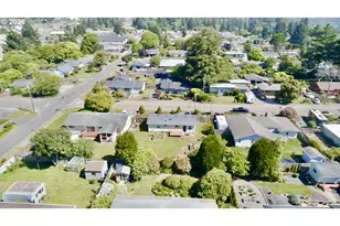 321 Maple St, Brookings, OR 97415 - Photo 3