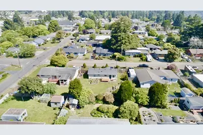 321 Maple St, Brookings, OR 97415 - Photo 7