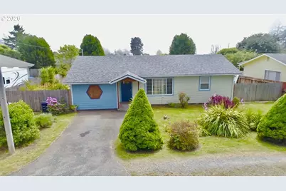 321 Maple St, Brookings, OR 97415 - Photo 1