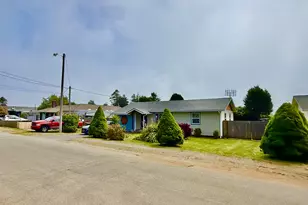 321 Maple St, Brookings, OR 97415 - Photo 3