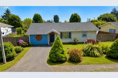 321 Maple St, Brookings, OR 97415 - Photo 1