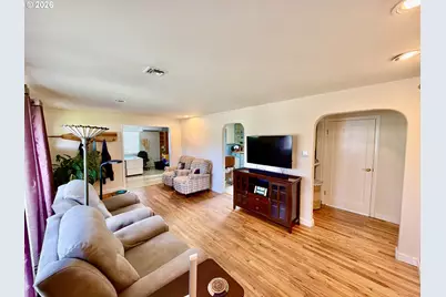 321 Maple St, Brookings, OR 97415 - Photo 9