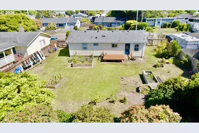 321 Maple St, Brookings, OR 97415 - Photo 9