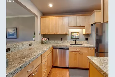 5110 S Landing Dr #303, Portland, OR 97239 - Photo 9