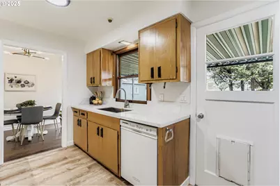 7417 SE Henry Pl, Portland, OR 97206 - Photo 11