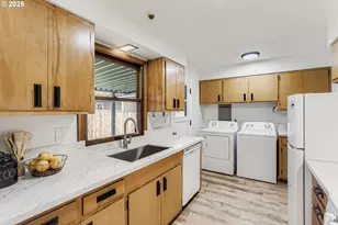 7417 SE Henry Pl, Portland, OR 97206 - Photo 9