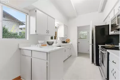 8456 SW Canyon Dr, Portland, OR 97225 - Photo 13