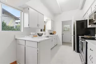 8456 SW Canyon Dr, Portland, OR 97225 - Photo 13