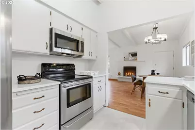 8456 SW Canyon Dr, Portland, OR 97225 - Photo 17