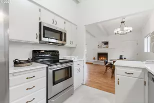 8456 SW Canyon Dr, Portland, OR 97225 - Photo 17