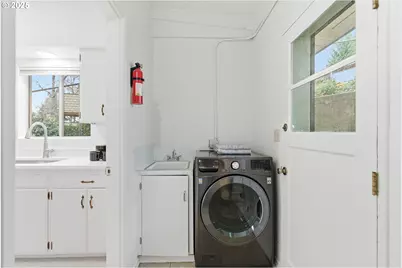 8456 SW Canyon Dr, Portland, OR 97225 - Photo 25