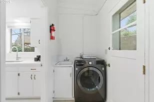 8456 SW Canyon Dr, Portland, OR 97225 - Photo 25