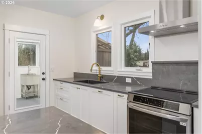 8130 SE Madison St, Portland, OR 97215 - Photo 13