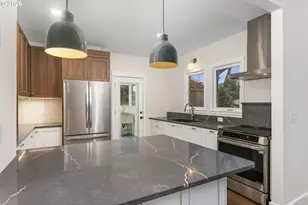 8130 SE Madison St, Portland, OR 97215 - Photo 9