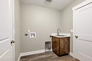 272 SE Ivy St, Mill City, OR 97360 - Photo 27