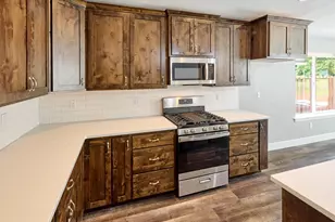272 SE Ivy St, Mill City, OR 97360 - Photo 9