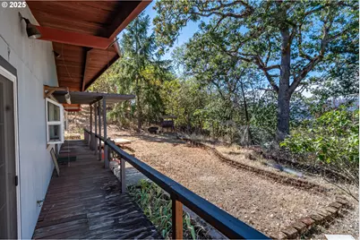 237 Country Ln, Roseburg, OR 97471 - Photo 35