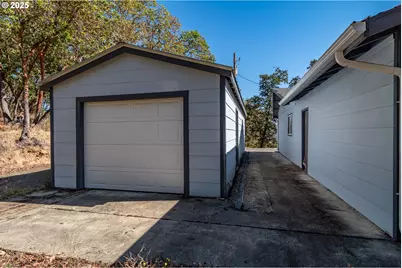 237 Country Ln, Roseburg, OR 97471 - Photo 37