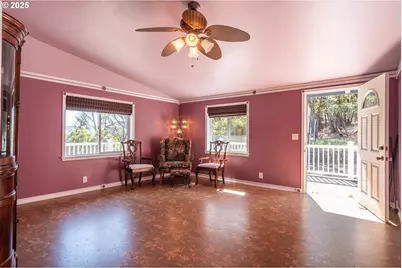 237 Country Ln, Roseburg, OR 97471 - Photo 19