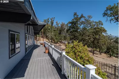 237 Country Ln, Roseburg, OR 97471 - Photo 9