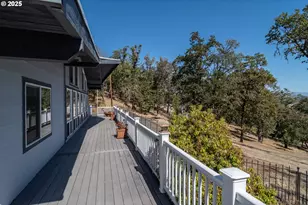 237 Country Ln, Roseburg, OR 97471 - Photo 9