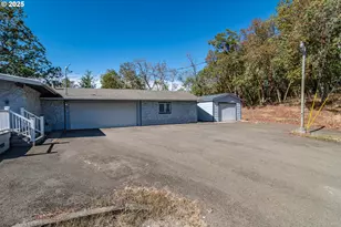 237 Country Ln, Roseburg, OR 97471 - Photo 43