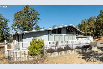 237 Country Ln, Roseburg, OR 97471 - Photo 3