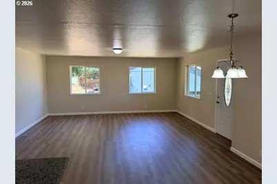 974 NE Bond St, Myrtle Creek, OR 97457 - Photo 3