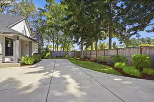 2595 Crescent Ave, Eugene, OR 97408 - Photo 3