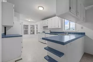 3415 Lake Vanessa Cir NW, Salem, OR 97304 - Photo 7