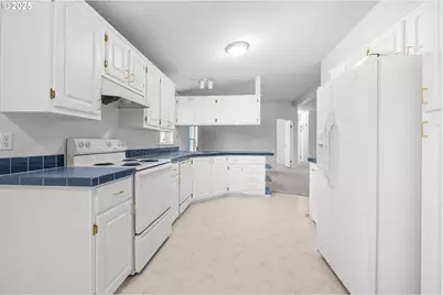 3415 Lake Vanessa Cir NW, Salem, OR 97304 - Photo 11