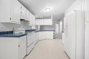 3415 Lake Vanessa Cir NW, Salem, OR 97304 - Photo 11