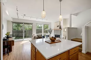 327 Rustic Pl, Eugene, OR 97401 - Photo 9