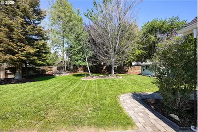 2067 NW Poplar Pl, Redmond, OR 97756 - Photo 35