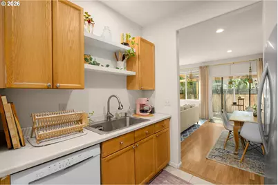 4220 NE Simpson Ct, Portland, OR 97218 - Photo 11
