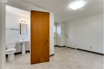 2093 Grove St, Eugene, OR 97404 - Photo 15