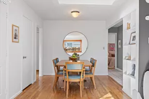 8047 SE Clay St, Portland, OR 97215 - Photo 9