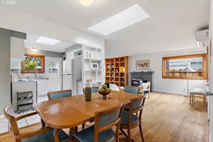 8047 SE Clay St, Portland, OR 97215 - Photo 5