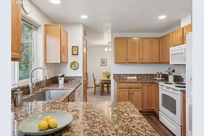608 SE 18th Ave, Hillsboro, OR 97123 - Photo 9