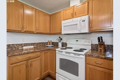 608 SE 18th Ave, Hillsboro, OR 97123 - Photo 11