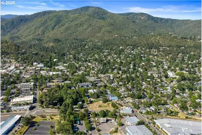 165 Water St, Ashland, OR 97520 - Photo 17