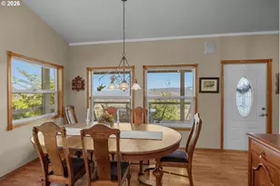 470 Black Oak Dr, Roseburg, OR 97471 - Photo 7